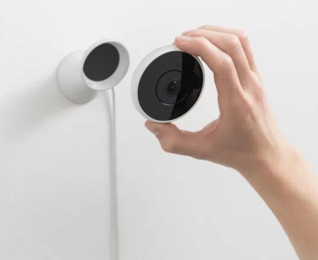 Circle 2. Home Security Camera изменяет наклон.