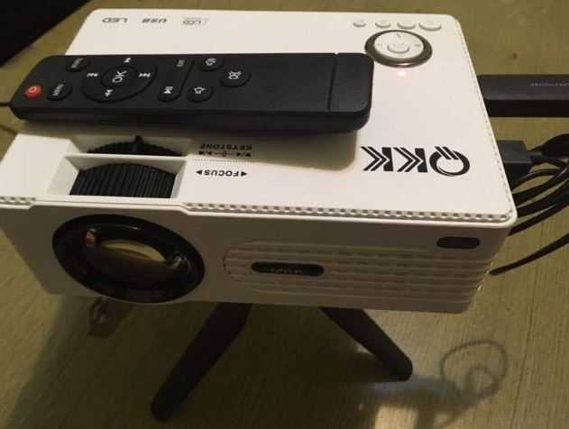 Qkk 20 Lumen Mini Projector Review Nerd Techy