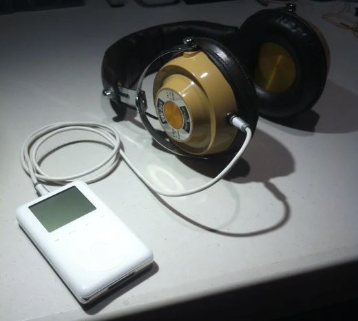 old-headphones-with-cable