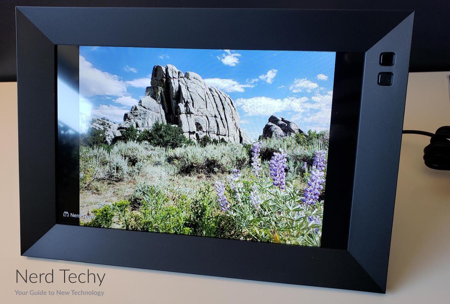 Handson Review of the Nixplay 10.1” Smart Photo Frame (Model W10F