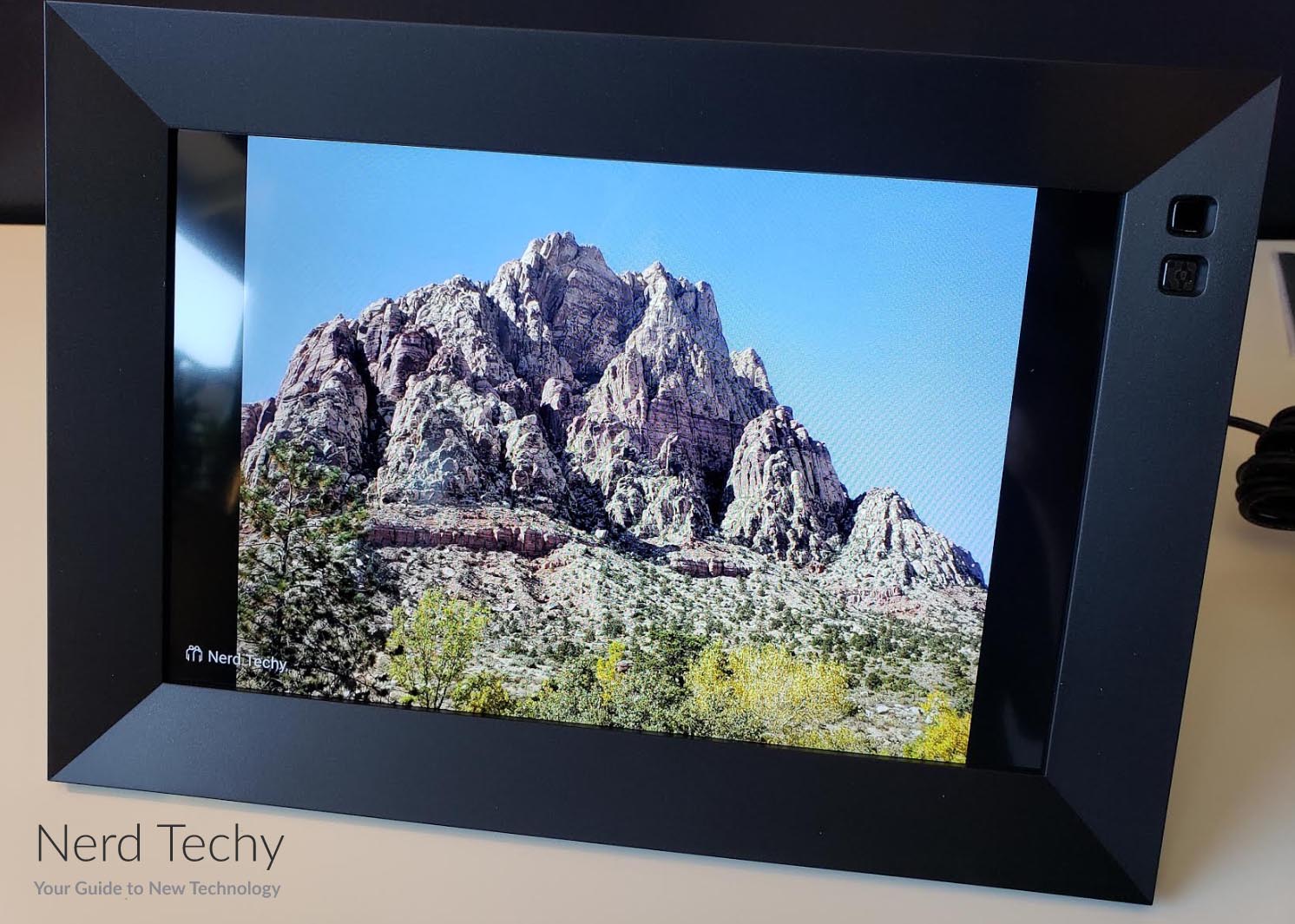 Handson Review of the Nixplay 10.1” Smart Photo Frame (Model W10F