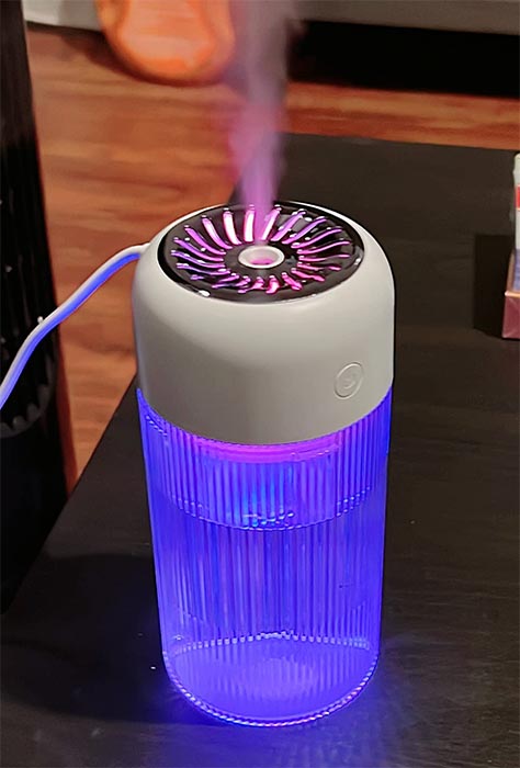 Mini humidifier beside pothos: good idea, bad idea, pointless? : r