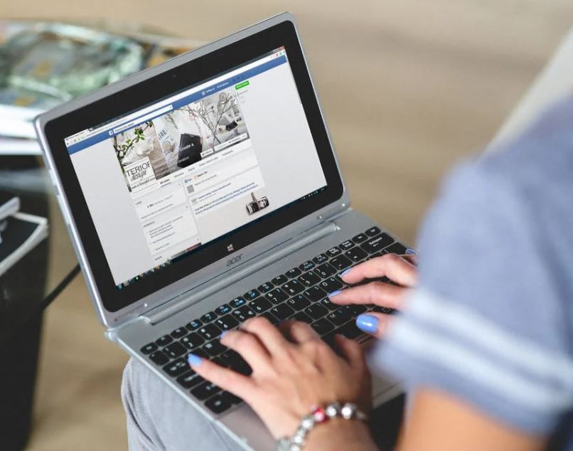 using-facebook-on-laptop