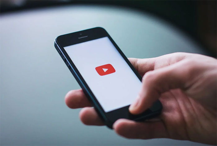 youtube-app-on-smartphone