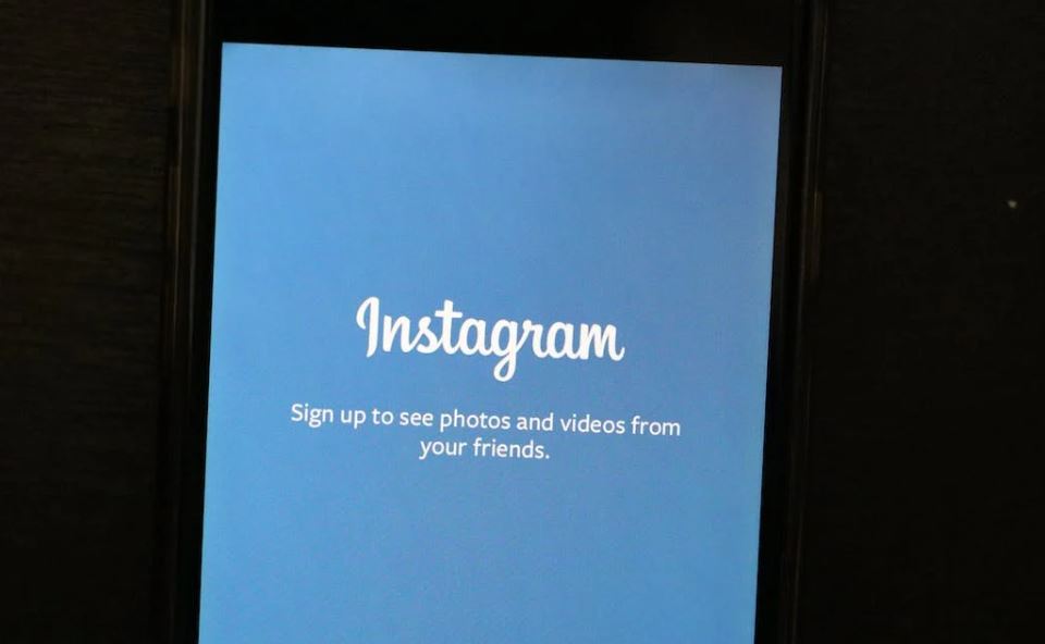 instagram-app-blue-screen