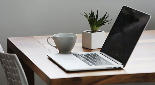 laptop-on-desk