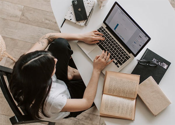 woman-using-laptop