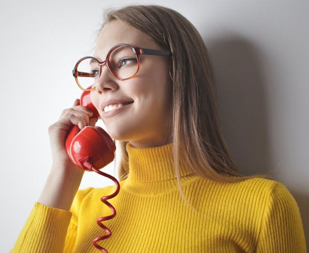 girl-on-telephone