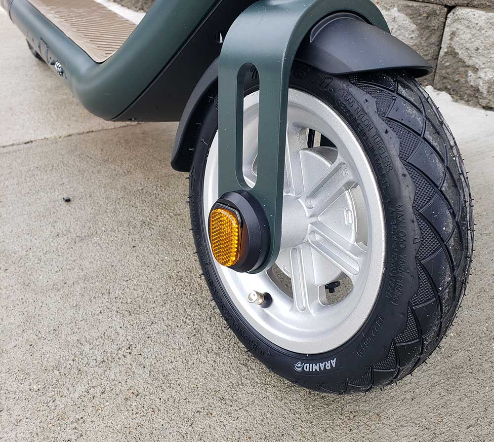 Atomi-Alpha-front-tire