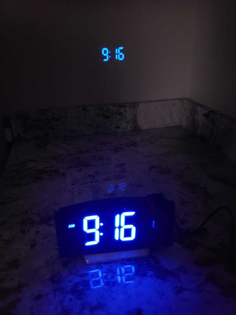 Best Projection Alarm Clocks to Display Time on a Wall or Ceiling (2023)