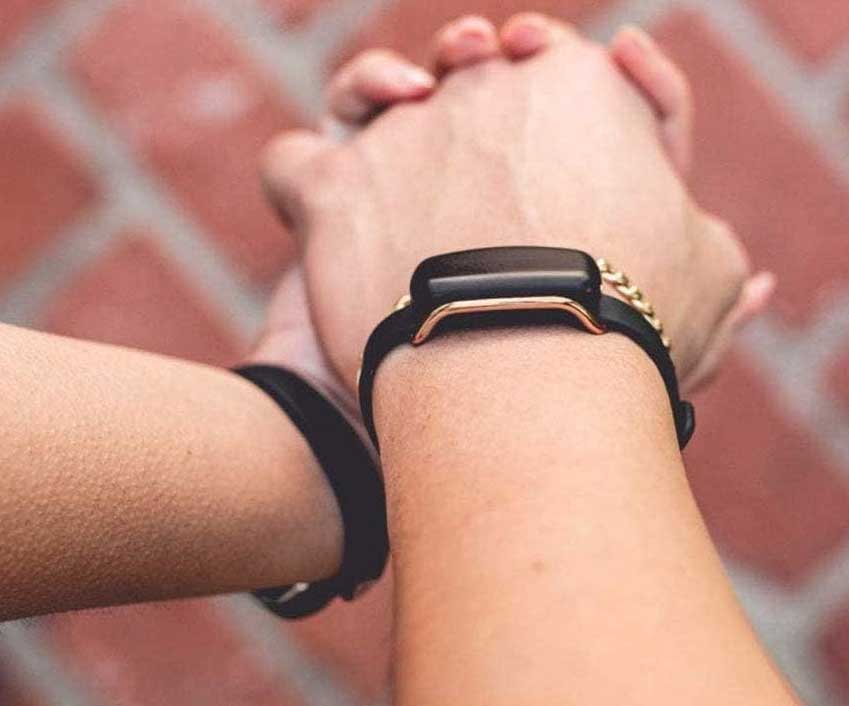 Bond Touch Bracelets That Bring Long-distance Lovers Closer Than