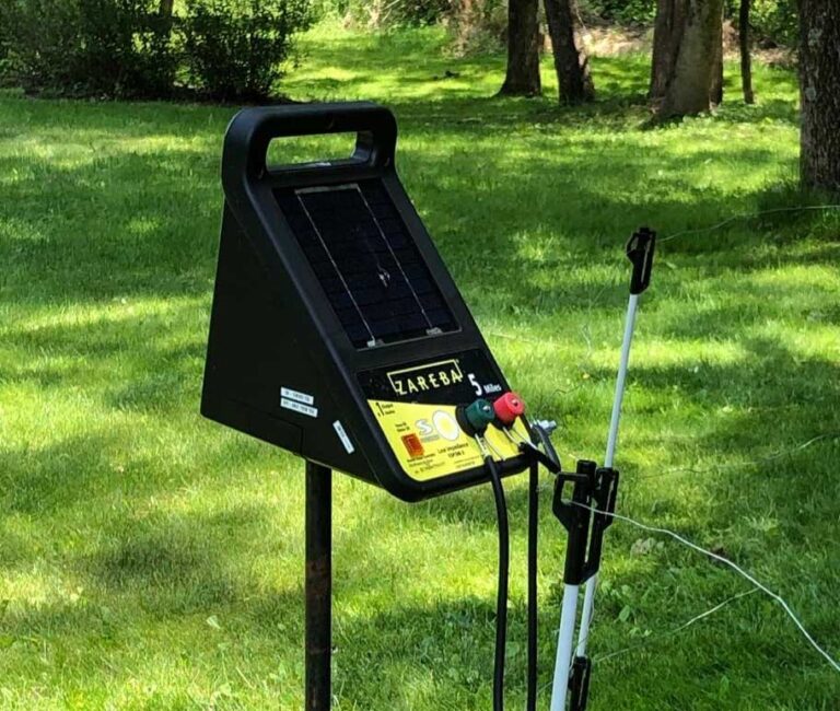 5 Best Solar Electric Fence Chargers [2023 Updated] Nerd Techy