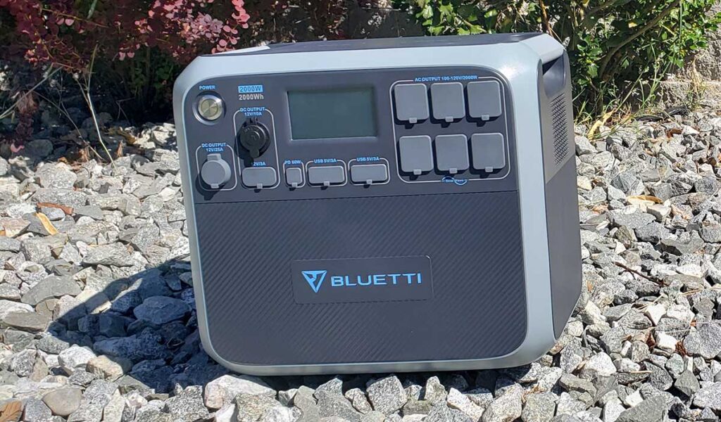 bluetti-ac200p-outdoors