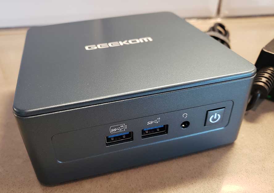 GEEKOM-Mini-IT13-on-desk