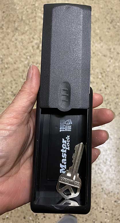 Master-Lock-207D-Magnetic-Key-Holder