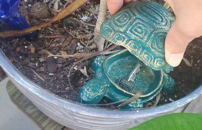 Sungmor-Cast-Iron-Turtle-Key-Hider