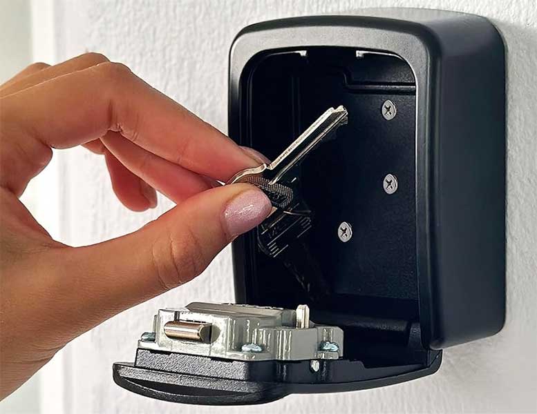 iron-lock-key-holder