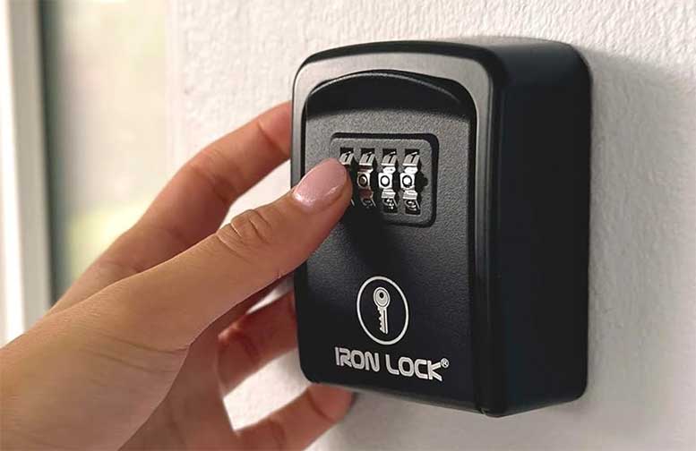 6 Best Hidden Key Holders for Outside in Your Yard (2023) Nerd Techy