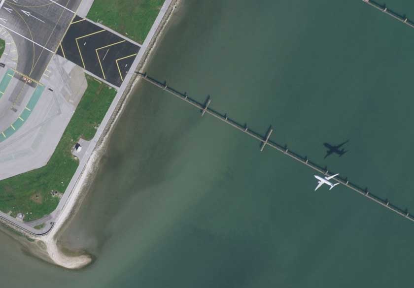 plane-landing-on-google-maps-satellite-view