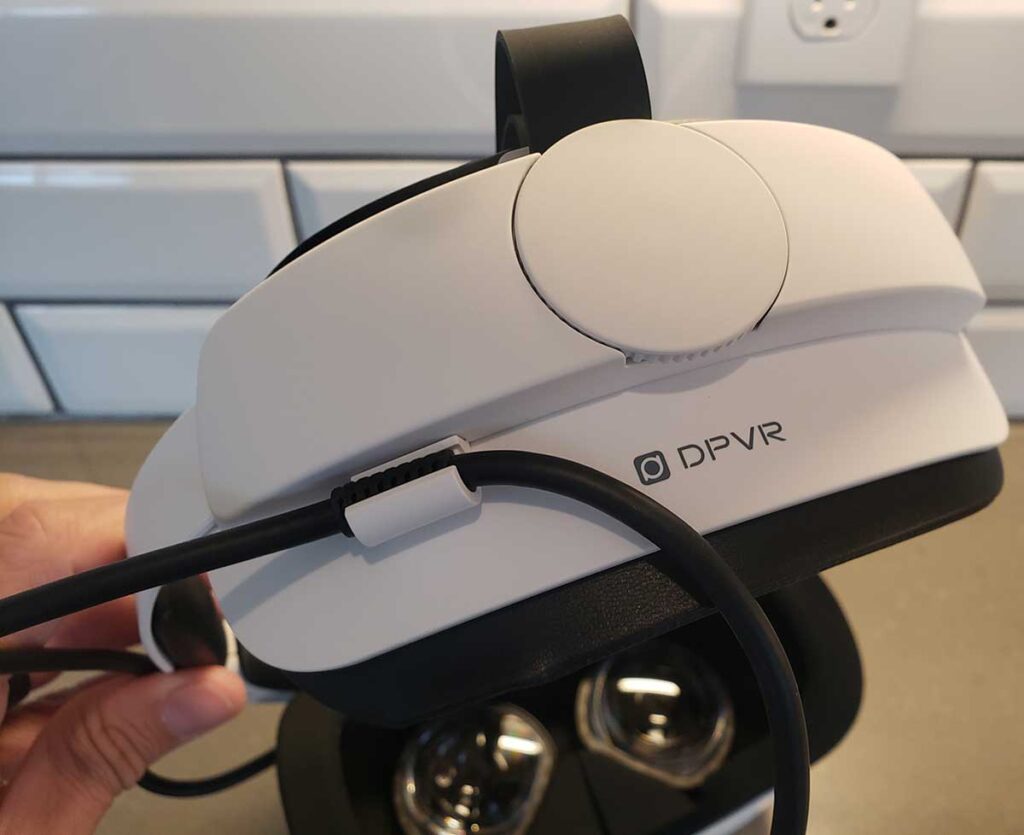 DPVR-E4-headset