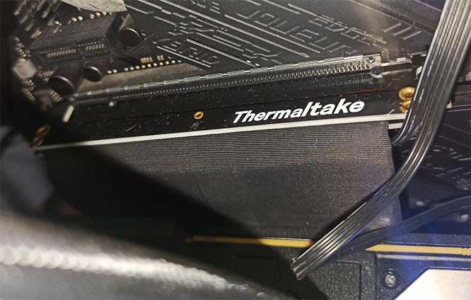 Thermaltake-TT-Premium-PCI-E-4-Extender-Riser-Cable