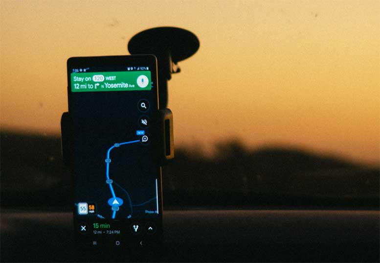 google maps on phone in vehicle