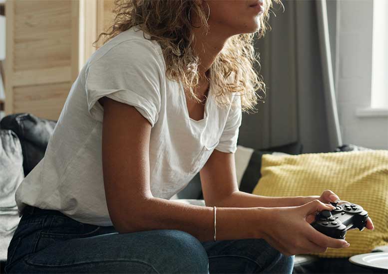 woman playing ps4