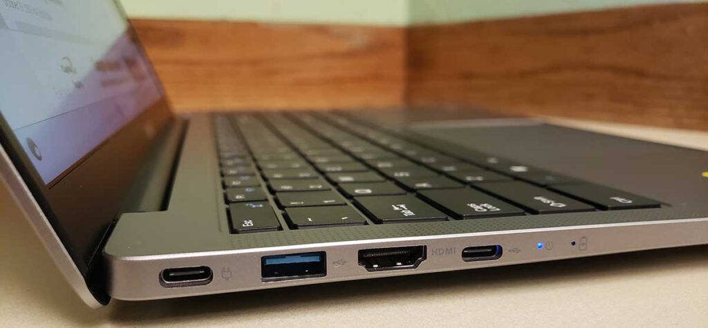 acemagic-ax15-laptop-side ports