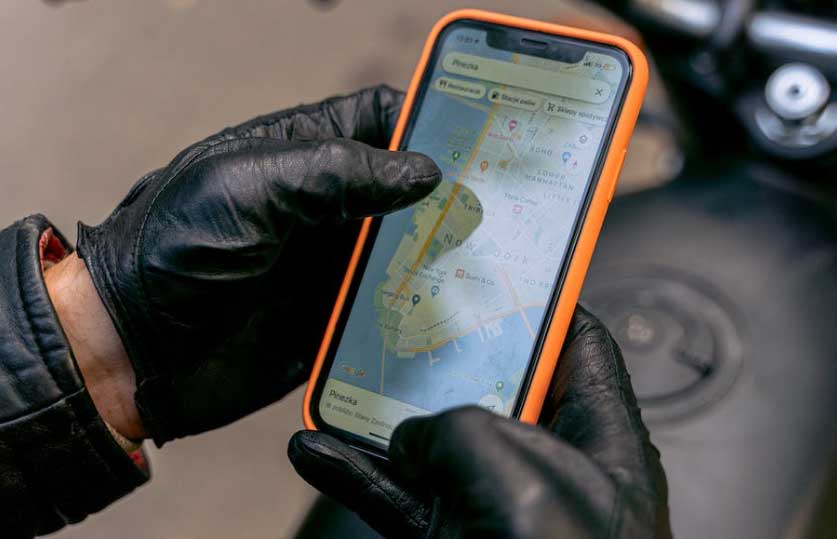 using google maps on motorcycle