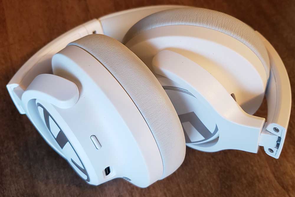 SoundPEATS Space Headphones Review: Tight-Fitting But Great Sound!