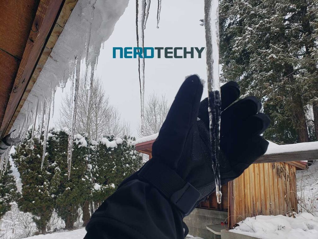 neberon-pro-series-heated-gloves grabbing icicles