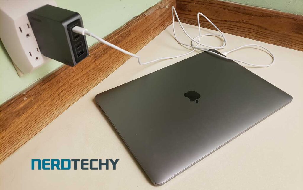 ugreen-nexode-pro 160w charging macbook pro