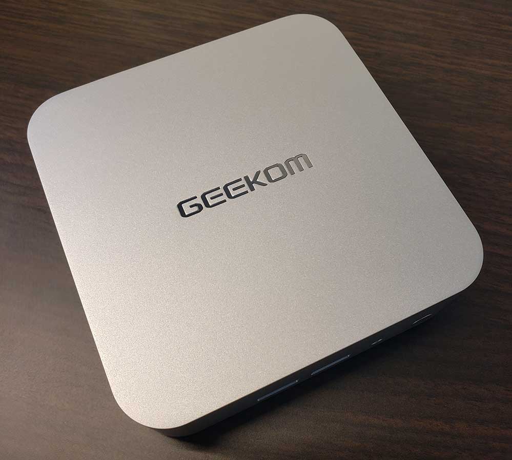 geekom-a7-mini-pc in use