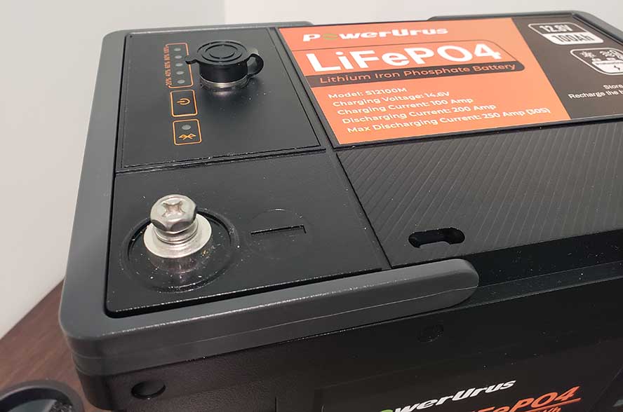 powerurus-lifepo4-12v-battery-controls