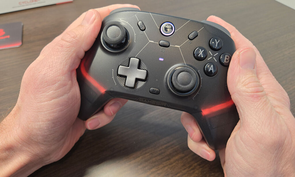 GameSir-Cyclone-2-controller-in hand